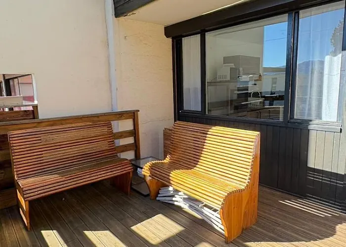 Lumineux, Terrasse, Lisiere De Foret Egat